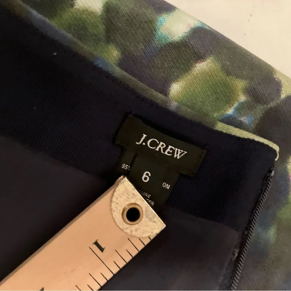 J Crew no 2 pencil skirt.  Dark blue patterned.  Lined. EUC! - Picture 5 of 7